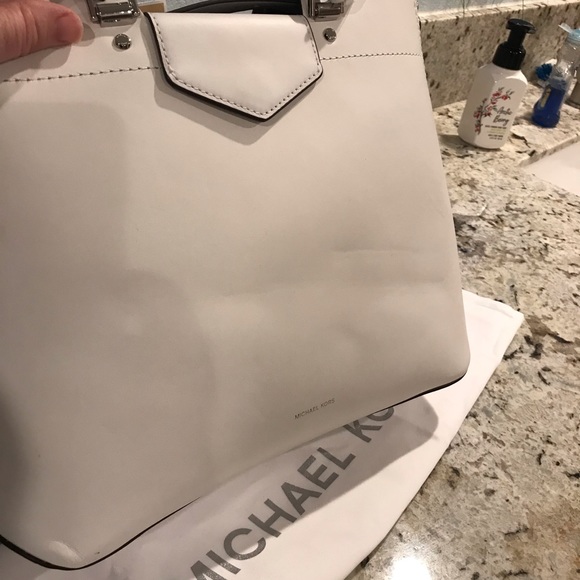 ❌Sold❌Michael Kors large Blakey Smooth Leather Bag - Picture 7 of 8